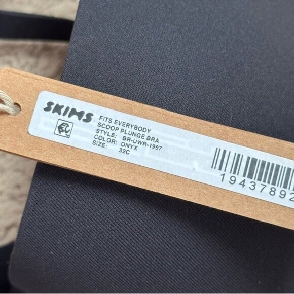 Skims 32C Fits Everybody Scoop Plunge Bra Onyx Black NWT - Picture 2 of 4